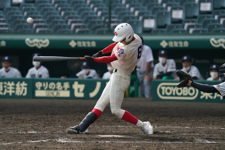 準々決勝、明徳義塾戦。9回ウラにサヨナラタイムリーを放つ岡島。前の試合では2番だったが、この日は5番に起用された　©Hideki Sugiyama