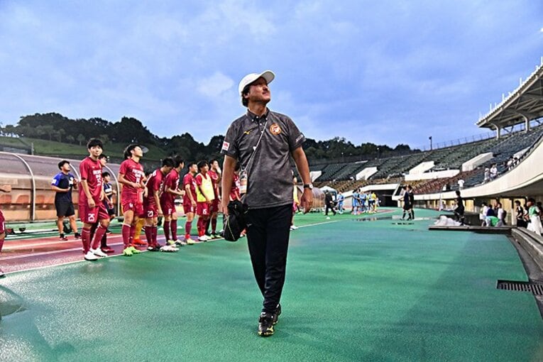 引退決意の坪井慶介が無名だった頃。恩師が明かす大学時代の挫折と覚醒。(4)