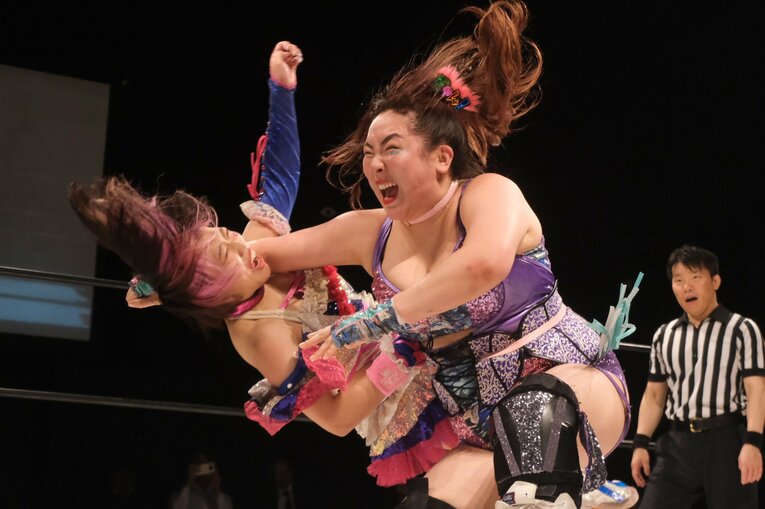 「やせたら可愛いのに」世間の声との闘い…“プラスサイズモデル”も務める女子レスラー・まなせゆうなの思い「ありのままの自分を愛せばいい」(57)