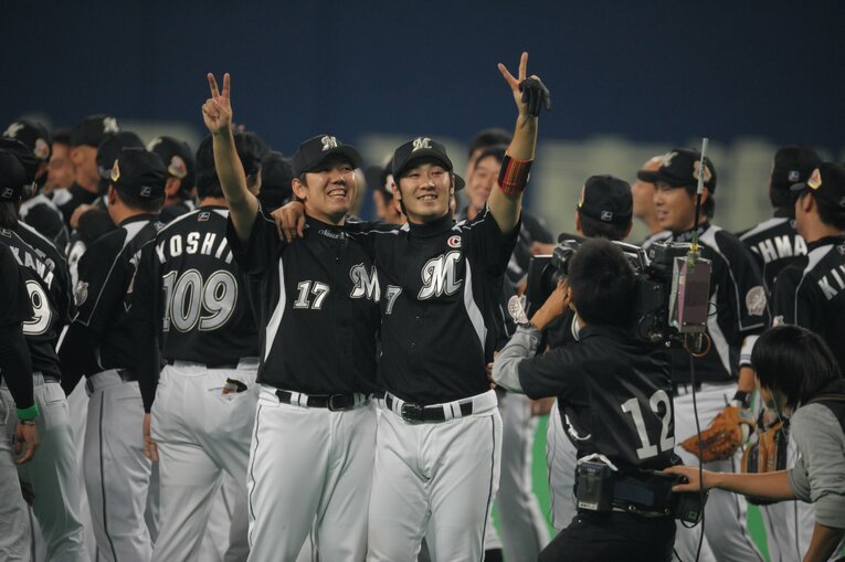 成瀬善久、西岡剛（2010年日本シリーズ）©︎Naoya Sanuki