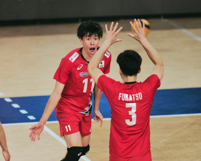 富田将馬、深津旭弘（VNLポーランド戦）　©︎Yuki Suenaga