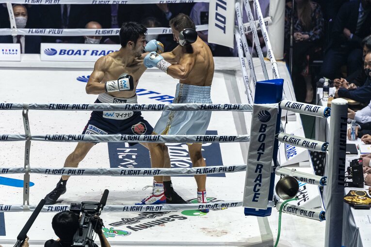 第1ラウンドから果敢に攻める村田　©Takuya Sugiyama