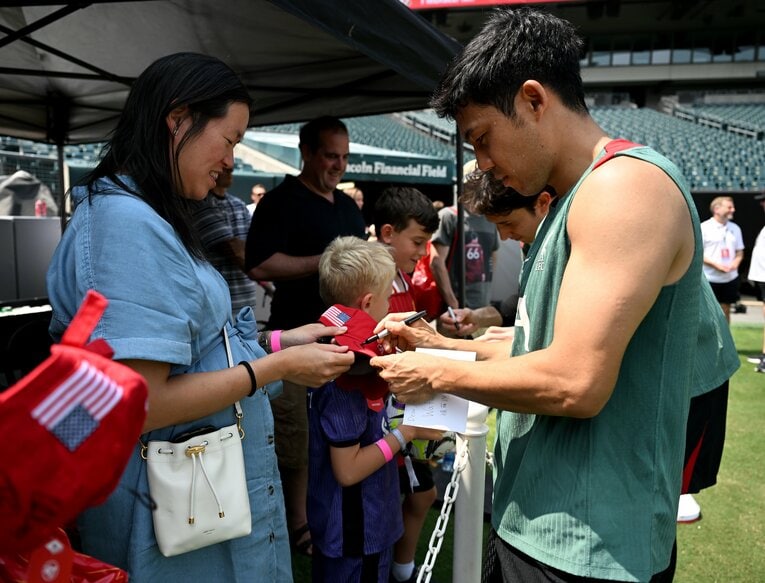昨年7月の遠藤。1年前と腕の太さが全然違うように見える　©Getty Images