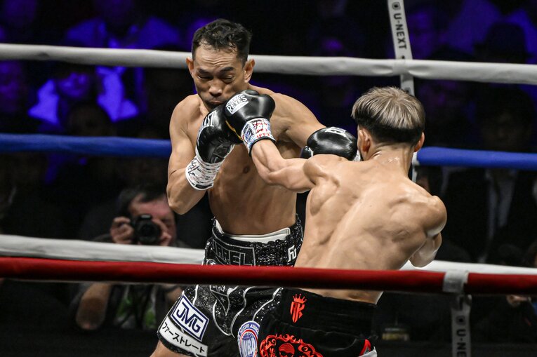 堤聖也vs.ノニト・ドネア。12月17日、両国国技館　©Takuya Sugiyama