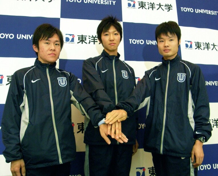 連覇へ意気込む東洋大の（左から）釜石慶太主将、工藤正也駅伝主将、エースの柏原竜二（2009年12月）©︎KYODO