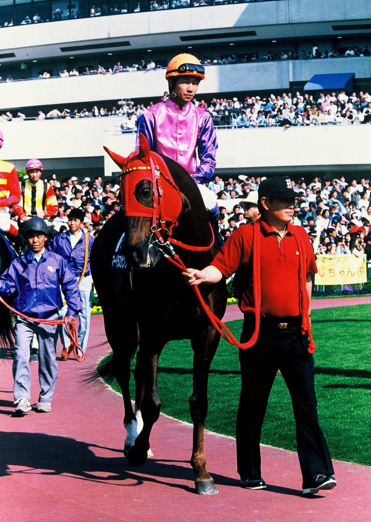 1997年の天皇賞・春ではマーベラスサンデーに騎乗（3着）。マヤノトップガン、サクラローレルとの「三強対決」にファンは熱狂した　©Tomohiko Hayashi