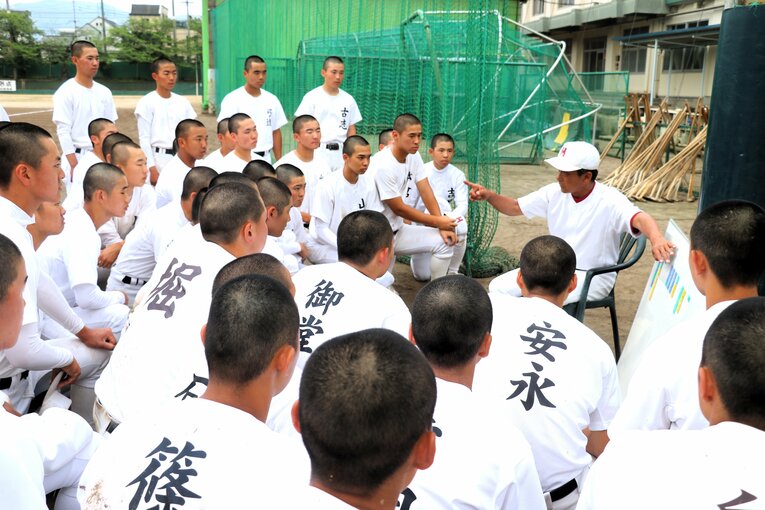 今夏の甲子園出場が期待される松山商業ナイン　©️Ichiro Sugino