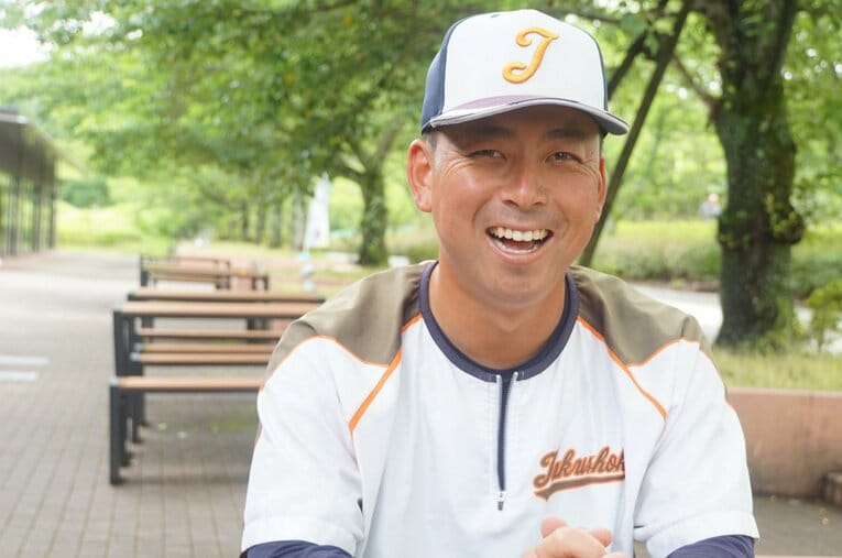 現在、拓殖大野球部の監督を務める馬淵烈氏。少年時代は、父で明徳義塾野球部監督の史郎氏に「怒られた記憶がない」ほど優等生だったという　©Kei Nakamura