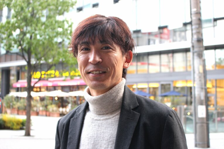 2008年、関東学連選抜チームの一員として箱根駅伝で6区を走った佐藤雄治さん　©Number Web