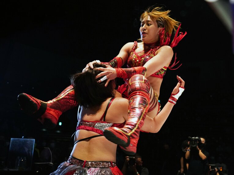 「あんな弱い奴に何ができる、とバカにされ…」デビューから15年、スターダム王者・朱里が女子プロレス大賞に輝くまで《特別グラビア》(33)