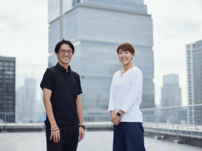 寺田選手と夫の佐藤さん、インタビュー特撮（※スワイプで他カットも見られます）　©Yuki Suenaga