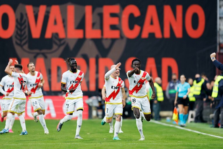 「クボ…あいつ止めないと勝てないよ」マドリードのバルで敵地サポが久保建英22歳を超警戒…“動画に映らない”タケの虚ろなジレンマ(15)