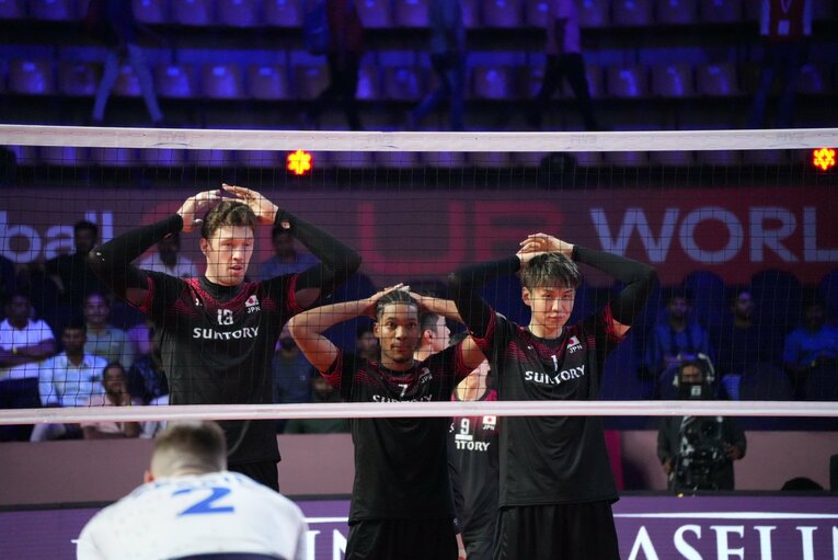 ドミトリー・ムセルスキー、デ・アルマス アライン、小野寺太志（世界クラブ選手権）©︎SUNTORY SUNBIRDS©︎SUNTORY SUNBIRDS