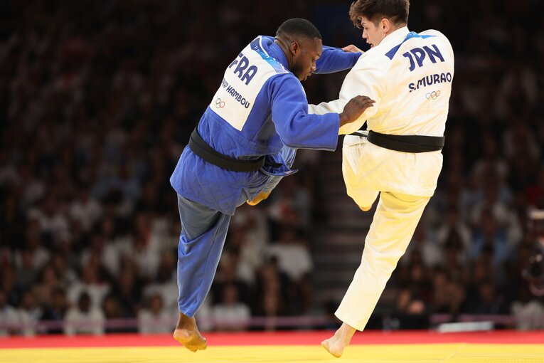 混合団体戦、決勝フランス戦の村尾三四郎　©Tetsuya Higashikawa/JMPA