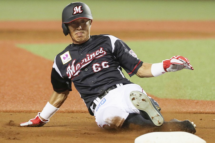 58打席連続ノーヒット記録にリーチ。頑張れ、ロッテ岡田幸文。<Number Web> photograph by Kyodo News