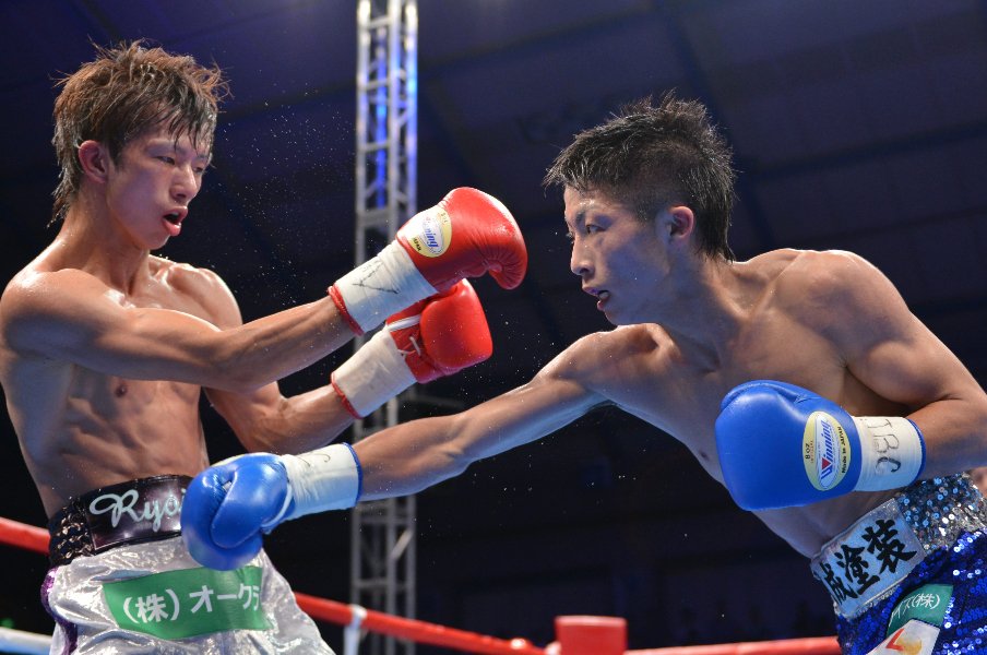 「彼は、本気で自分を殺しに来ている」19歳だった井上尚弥の殺気…“井上を最も苦しめた男”が語るあの敗戦「3週間頭痛が止まらなかった」<Number Web> photograph by AFLO