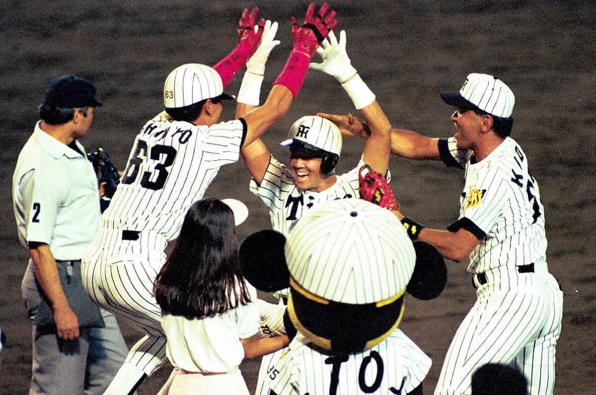 プロ野球で続出中 引き分け 名勝負ベスト5 史上最長はノムさんの猛抗議で6時間26分 では史上最多イニングは何回 2 3 プロ野球 Number Web ナンバー