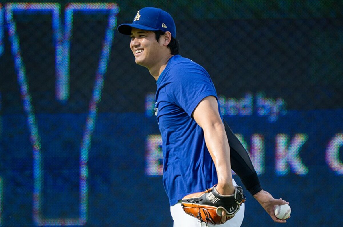 大谷翔平2019リーフベストオブスポーツ'18ルーキーインパクトプリズマティック テレビに映らない”大谷翔平からのハグ…剛腕新人ニッコリ「よし