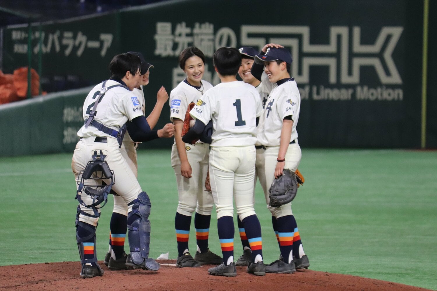 笑顔の多さが印象的だった選抜大会で優勝した福井工大福井ナイン（提供：全日本女子野球連盟／撮影・高木遊）