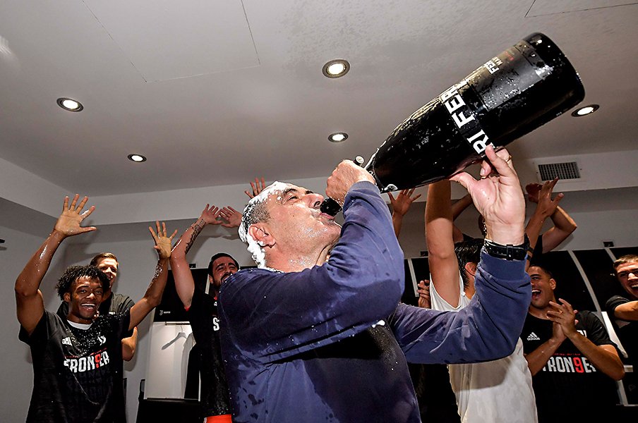 人間臭いユーべ9連覇とサッリ親分。ビッグイヤーも、獲ったるけえの。＜Number Web＞ photograph by Getty Images