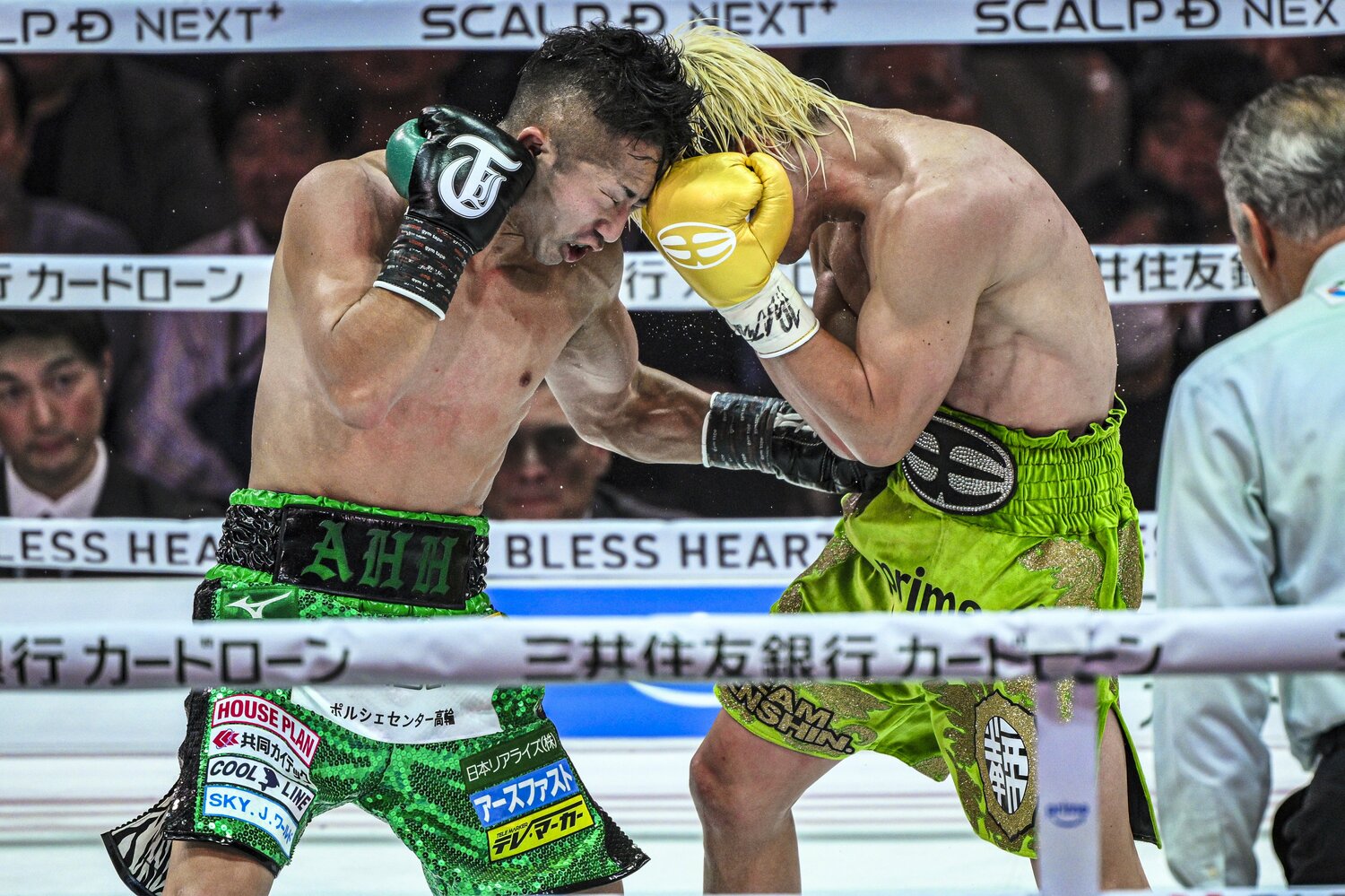 中盤以降、接近戦に応じた那須川天心だったが… ©️Takuya Sugiyama