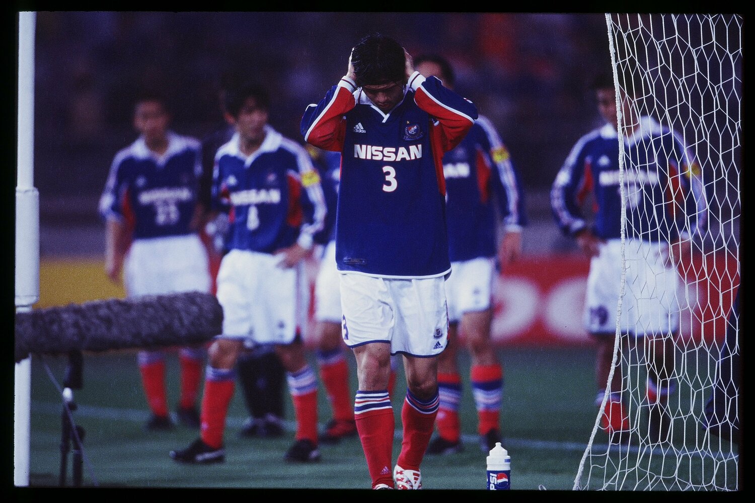 2001年シーズン、横浜F・マリノスは降格の危機にさらされた　©︎J.LEAGUE