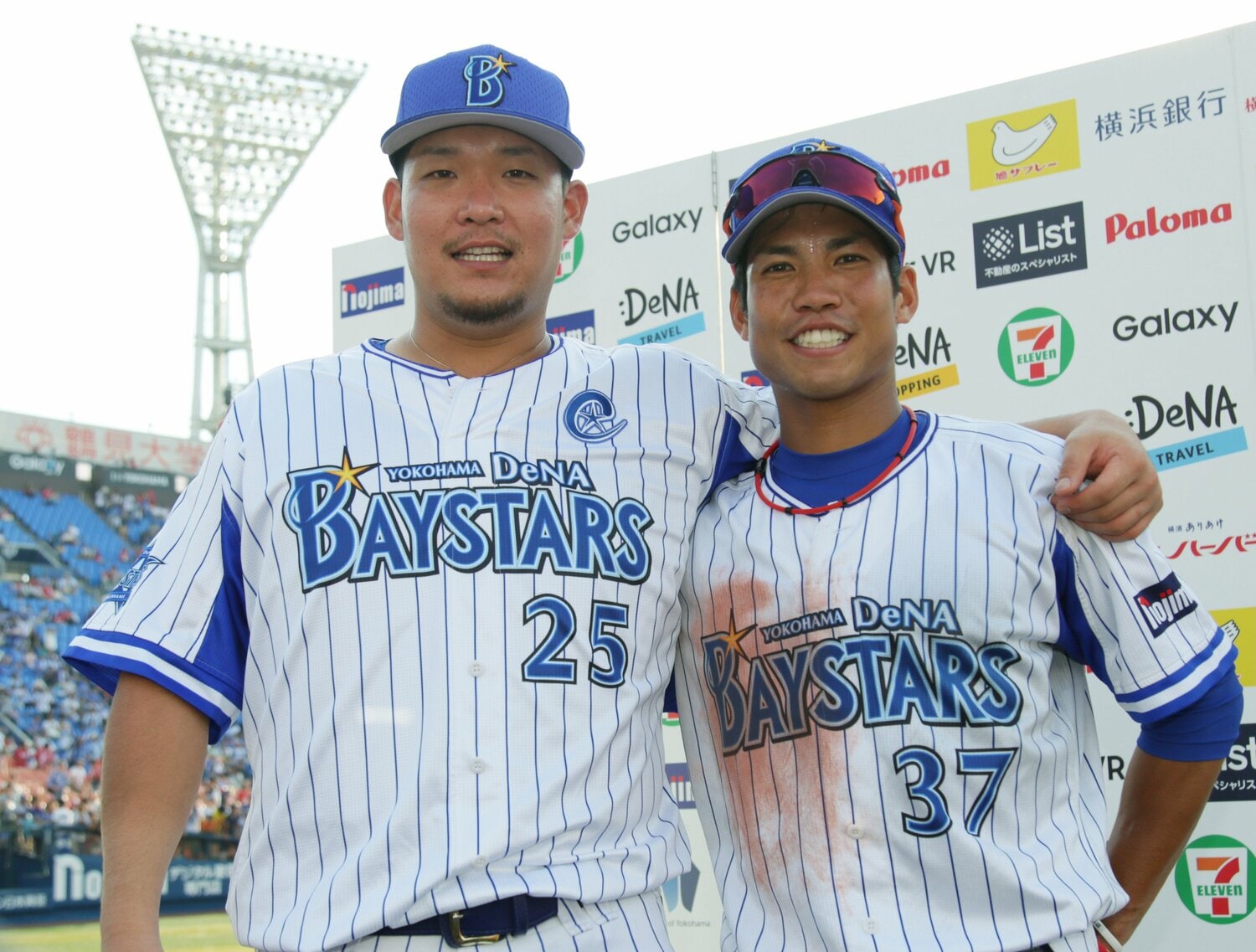 2歳上の筒香はずっと背中を追いかけてきた存在だ　©JIJI PRESS