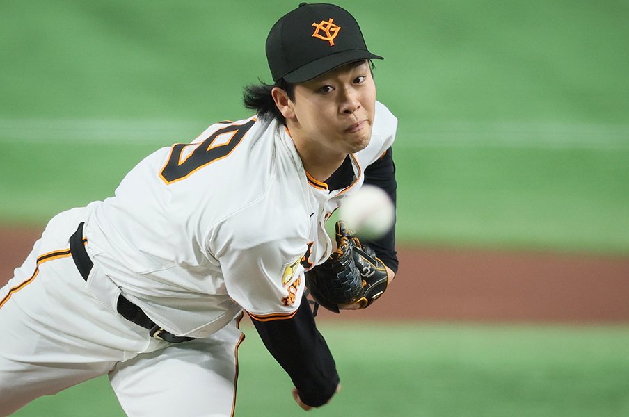 菅野智之メジャー、戸郷翔征不調の巨人新エースは「TJ手術明け、大事に使われた」山崎伊織…セ新35回連続無失点だけでなく「与四球4」も凄まじい<Number Web> photograph by JIJI PRESS