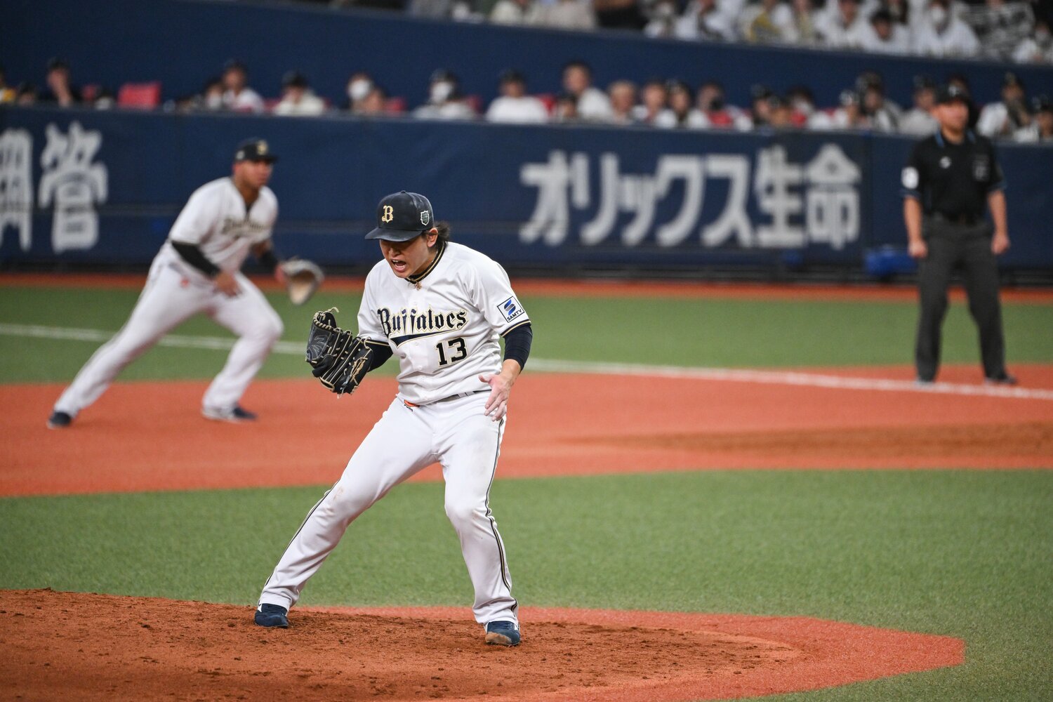 23年の日本シリーズで力投する宮城　©︎Nanae Suzuki