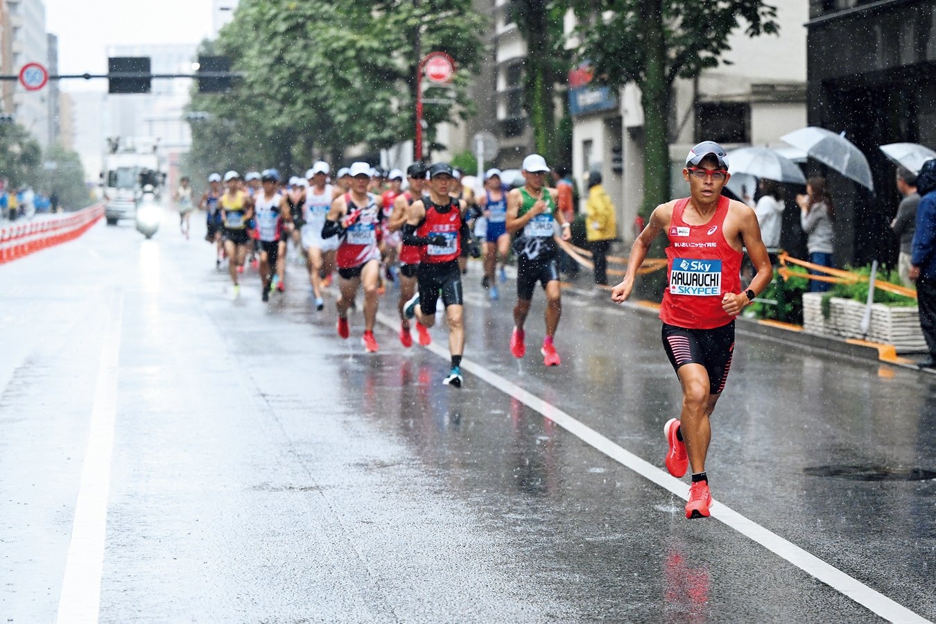 序盤から先頭に立ちエンジン全開の川内。この後、中間地点では後続を30秒以上離した　©︎AFLO