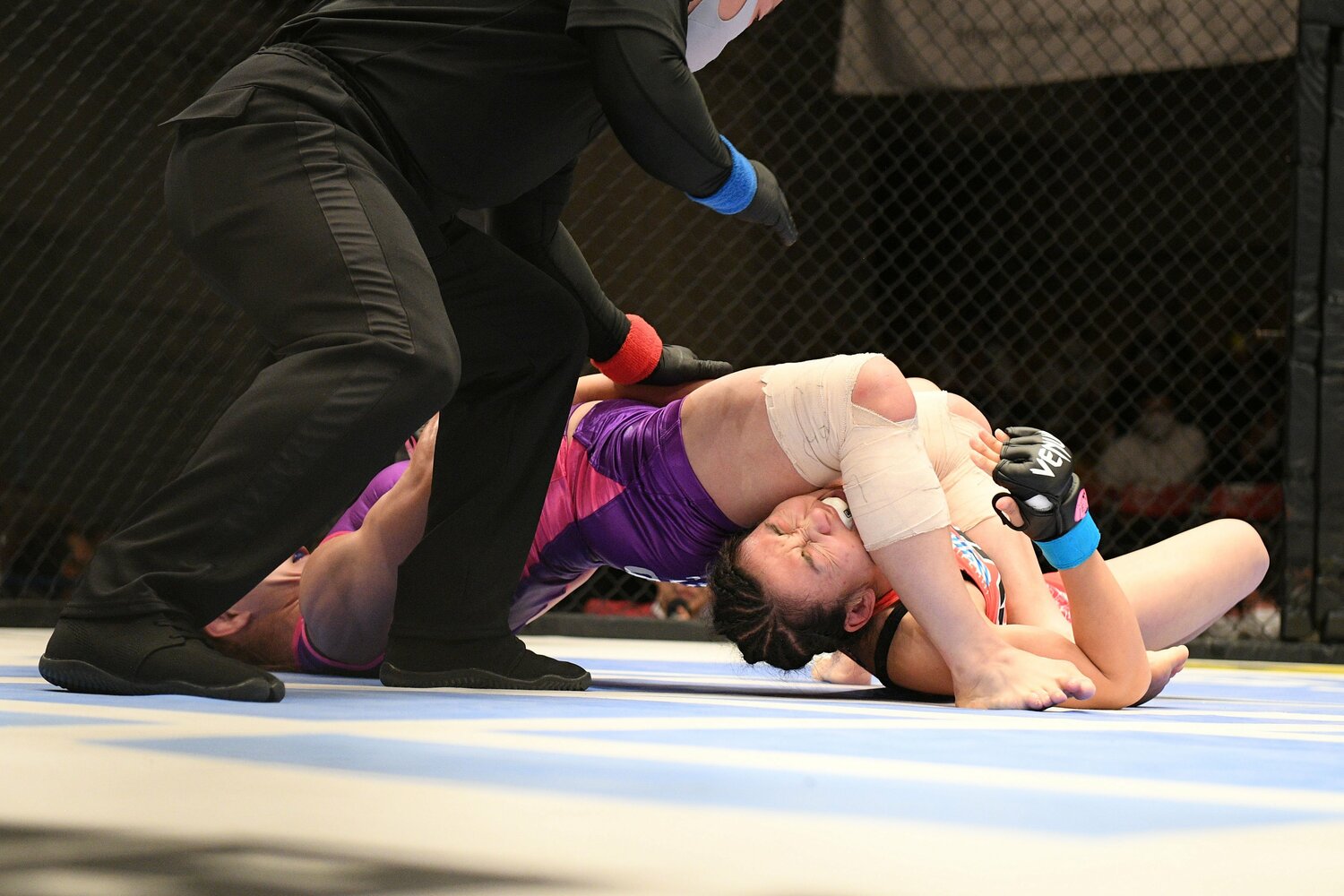 圧倒的な強さで勝利 ©DEEP JEWELS