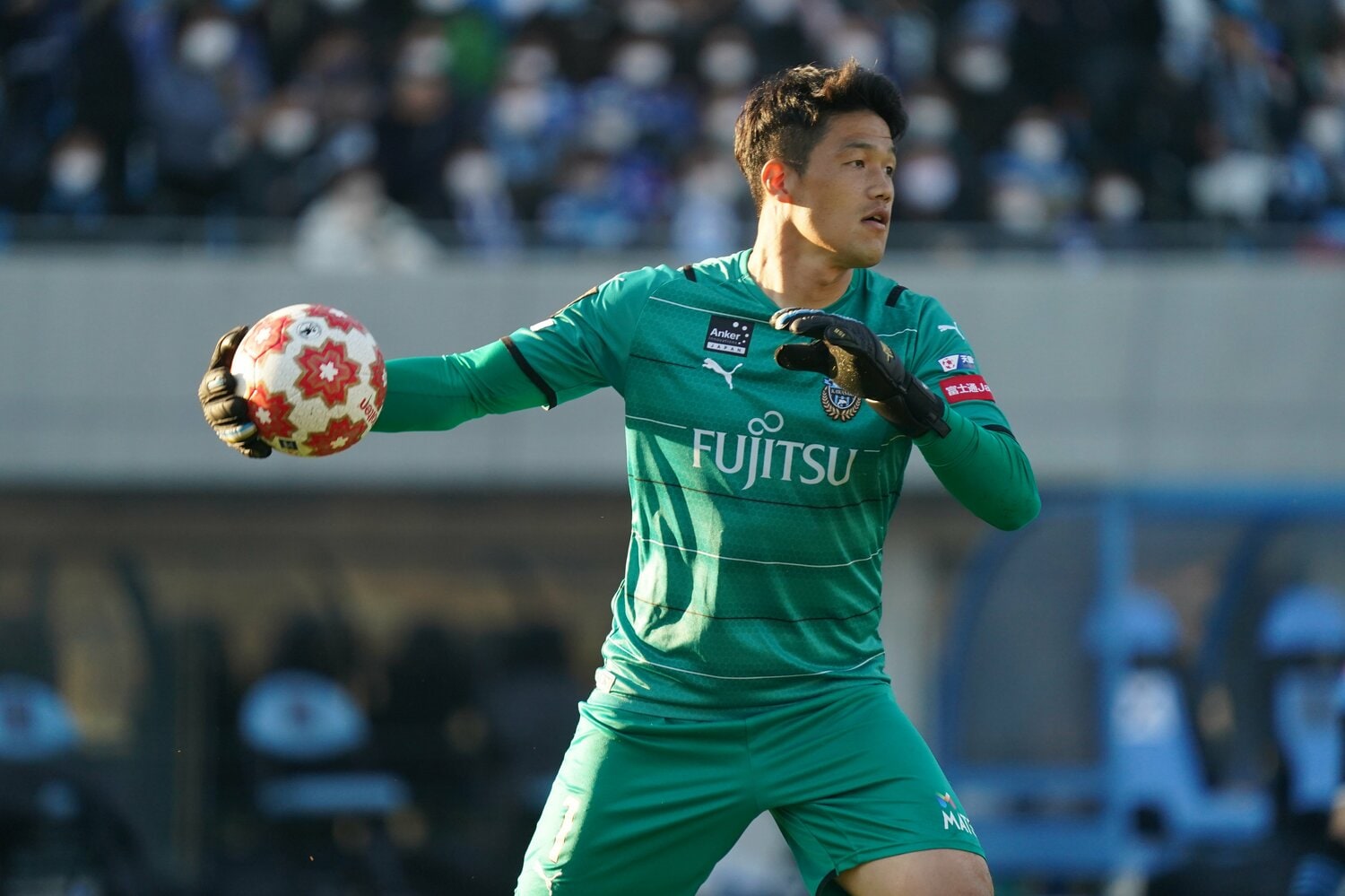 感情を抑えて冷静にプレーするチョン・ソンリョン　©Etsuo Hara/Getty Images