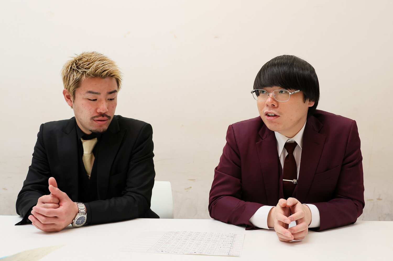 結成4年でM-1決勝初出場となったもも。金髪の方がまもる。（28歳）、メガネの方がせめる。（28歳）。大阪吉本所属