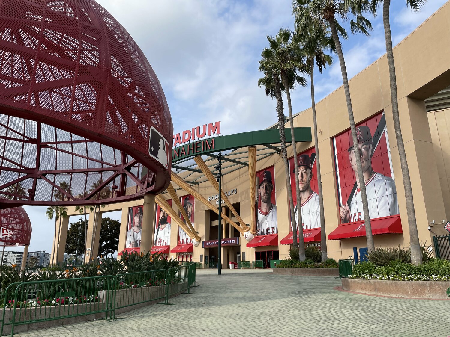 ポストシーズンでドジャースが盛り上がるなか、人がほとんどいないエンゼルスタジアム。筆者が取材した1時間ほど、誰にも会わなかった