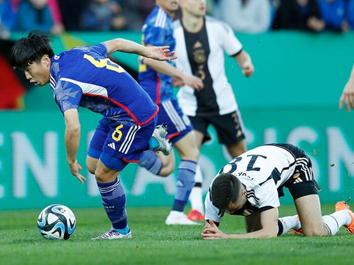 ドイツ相手に「バチバチやろうぜ」、試合後は川島永嗣と長谷部誠が…「どアウェイ」でパリ世代が得た経験は“2－2以上”にデカい＜Number Web＞ photograph by Daisuke Nakashima