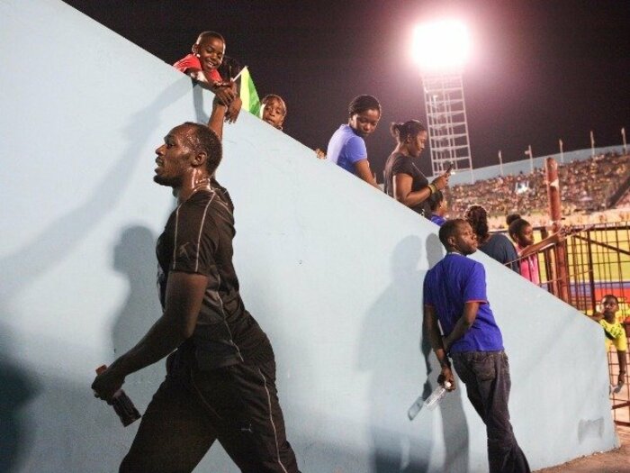 ボルトに差し出された右手の意味。「今までありがとう」と伝えると……。＜Number Web＞ photograph by Shizuka Minami