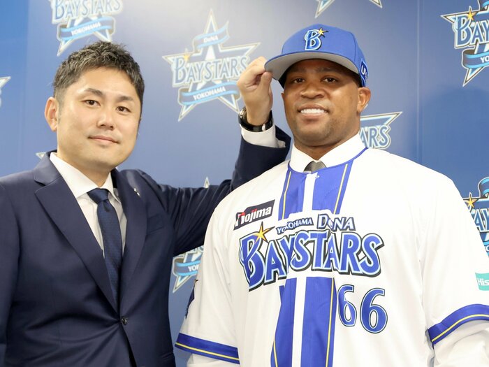 「ビシエドは代打からスタメンに名を連ねてほしい」DeNA夏の緊急補強の真意を統括本部長に直撃！ 阪神追撃へ「なりふり構っていられない」＜Number Web＞ photograph by SANKEI SHIMBUN