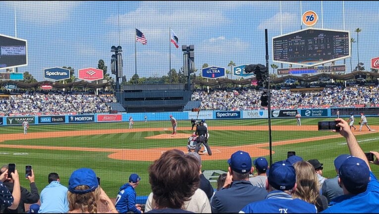 【ドジャース現地観戦写真】初打席に立つと……　©Aki