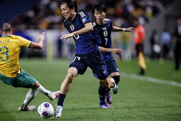 オーストラリアのオウンゴールを誘った中村敬斗のドリブル突破　©Kiichi Matsumoto