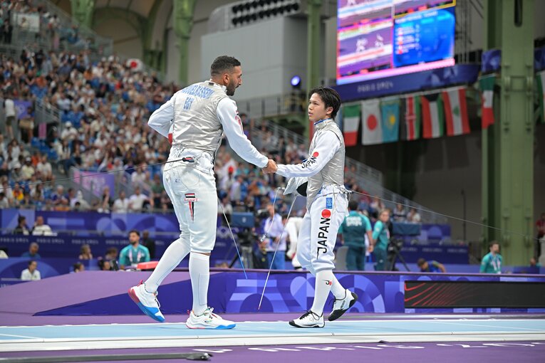 男子フルーレ個人2回戦、飯村一輝vs.アラエルディン・アブエルカセム　©Takuya Kaneko/JMPA