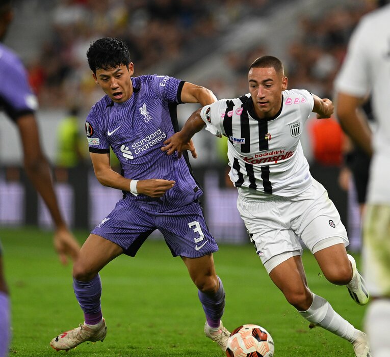 LASK戦での遠藤　©Getty Images