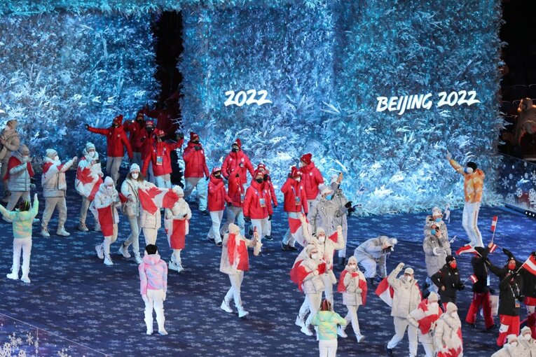 北京五輪閉会式の日本選手団 ／ photograph by JMPA