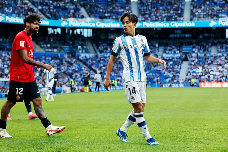 サムからの挑発をクールに受け流す久保　©Daisuke Nakashima