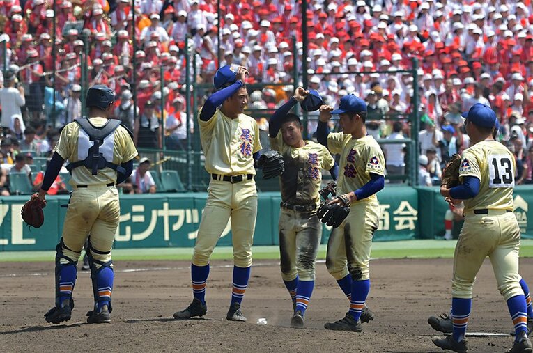 奥川恭伸が星稜エースであることは揺るぎない。しかし、だからこそ準決勝を回避するという手が光るのだ。 ／ photograph by Hideki Sugiyama