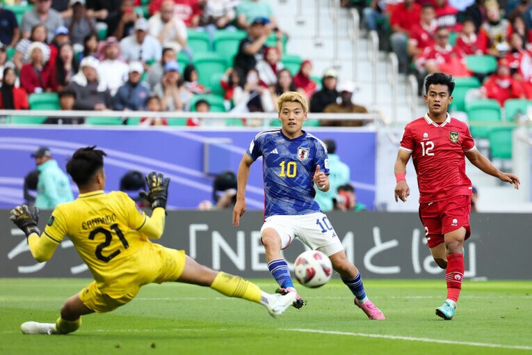 堂安の決定機は彩艶からのキックからスタートした　©Getty Images