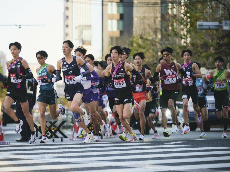 1区の宇田川瞬矢（3年）は、1位・中央大から1分44秒差の10位と出遅れた ©Yuki Suenaga
