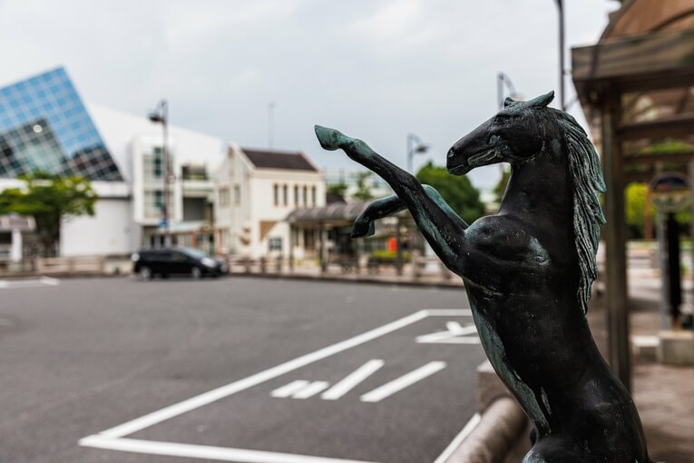 栗東駅前で馬の像を発見