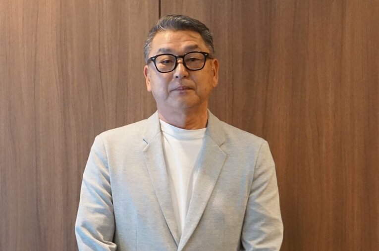 2011年から2シーズン、巨人ヘッドコーチとして原辰徳を支えた岡崎郁　©NumberWeb