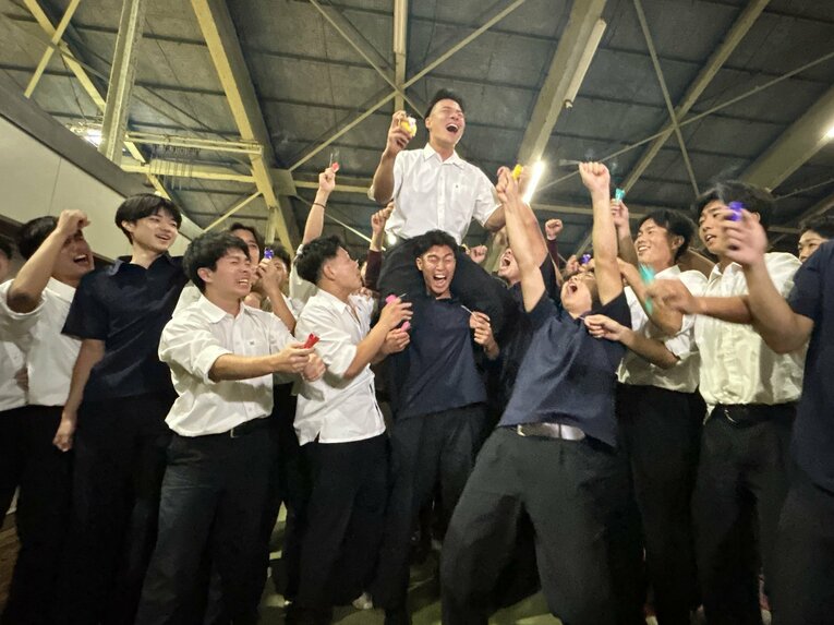 無名公立校・沼津商のドラフト初指名…後藤と仲間たちの号泣・喜び舞台裏を見る（画像は右に続きます）　　©Jun Aida