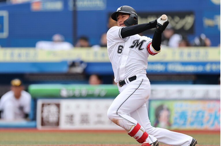 オープン戦では結果を残し、開幕一軍入りを果たしたが、そこからはプロの壁を前に苦しんだ　©Chiba Lotte Marines